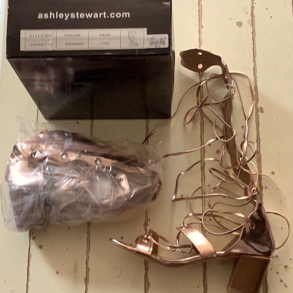 Woman’s size 11Wide lace up Sandle/shoe new